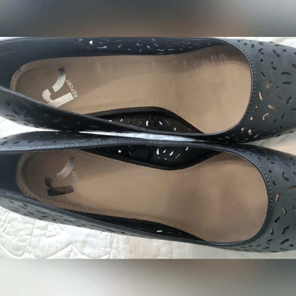 NWOT Report black heels.